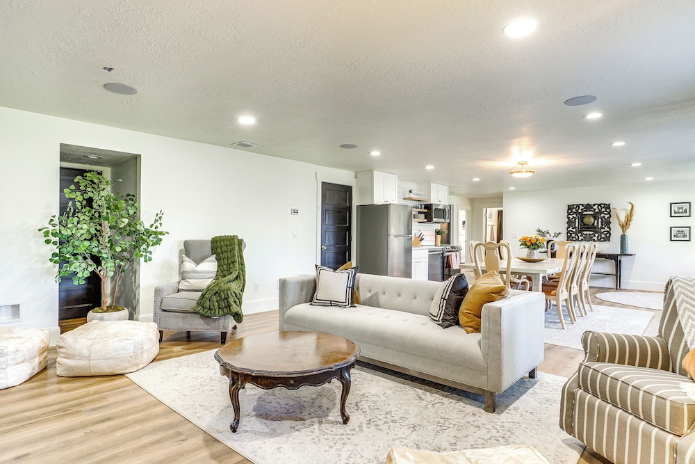 Private Pool & Hot Tub: Luxe Unit Near UTA Train!