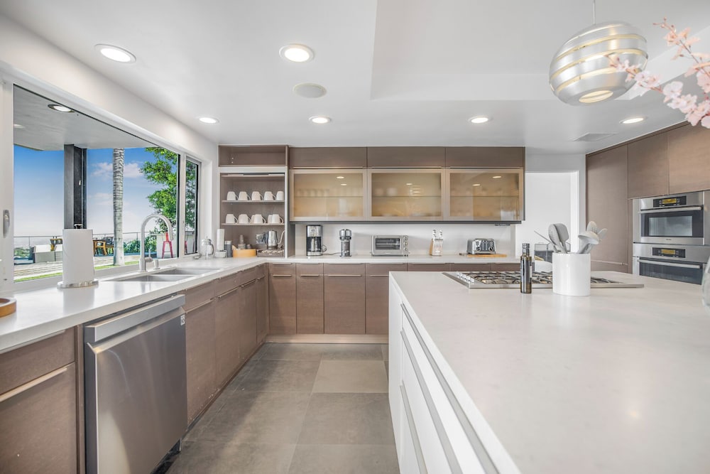 Stradella View - Bel-air Oasis w/ Infinity Pool & Stunning Panoramic Views