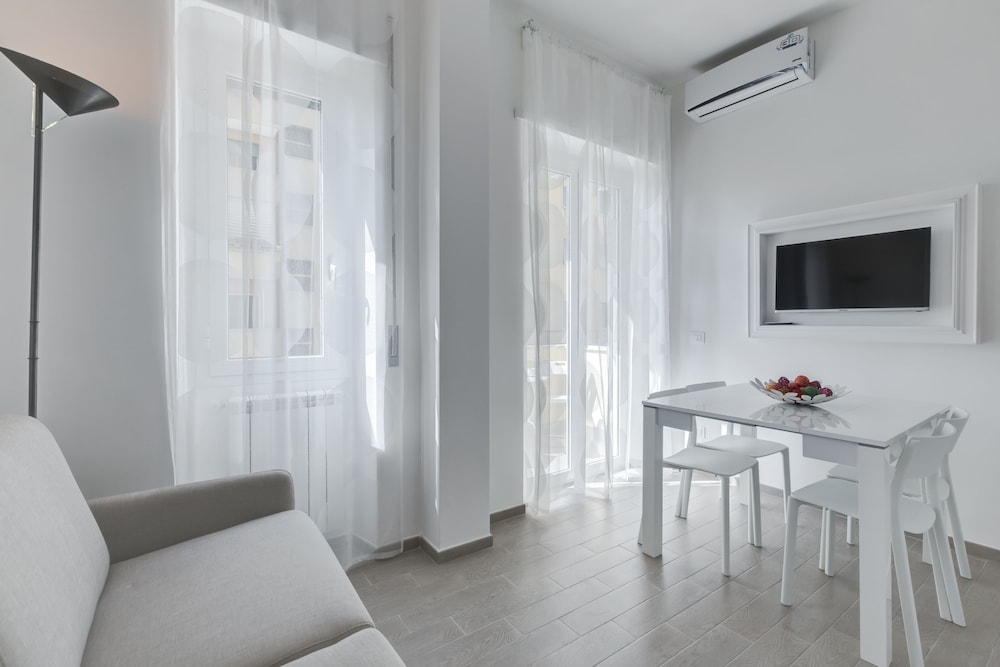 Trastevere White Apartment