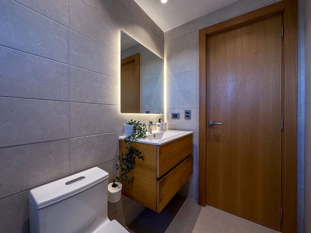 Fantastic new Golf View Apartment