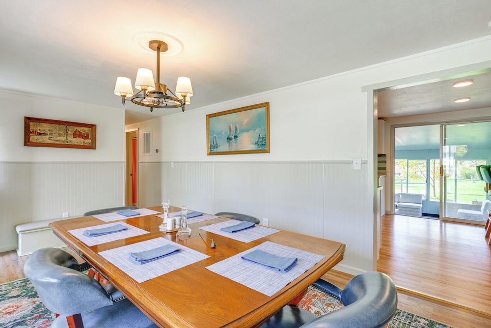 Sand Lake Retreat: Canal Access & Large Yard!