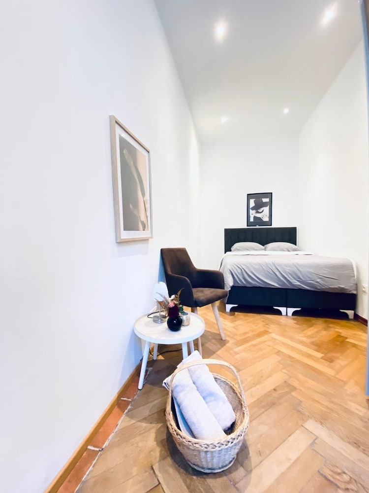 Bright and Spacious 2BR Flat Westbahnhof