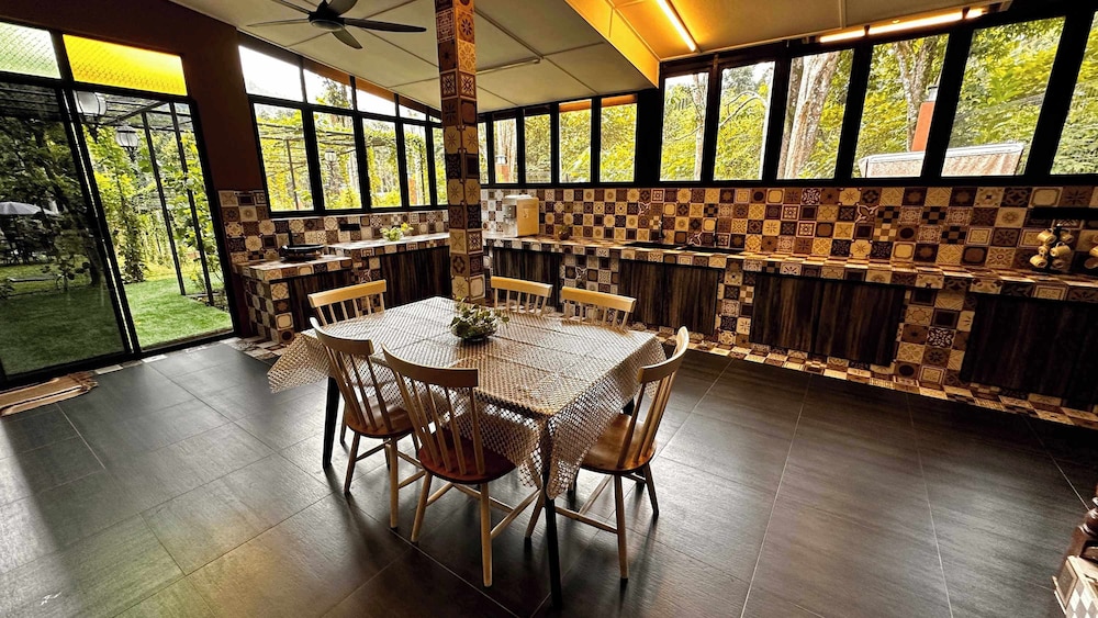 Charming Nature Kampung Home for Family Getaways