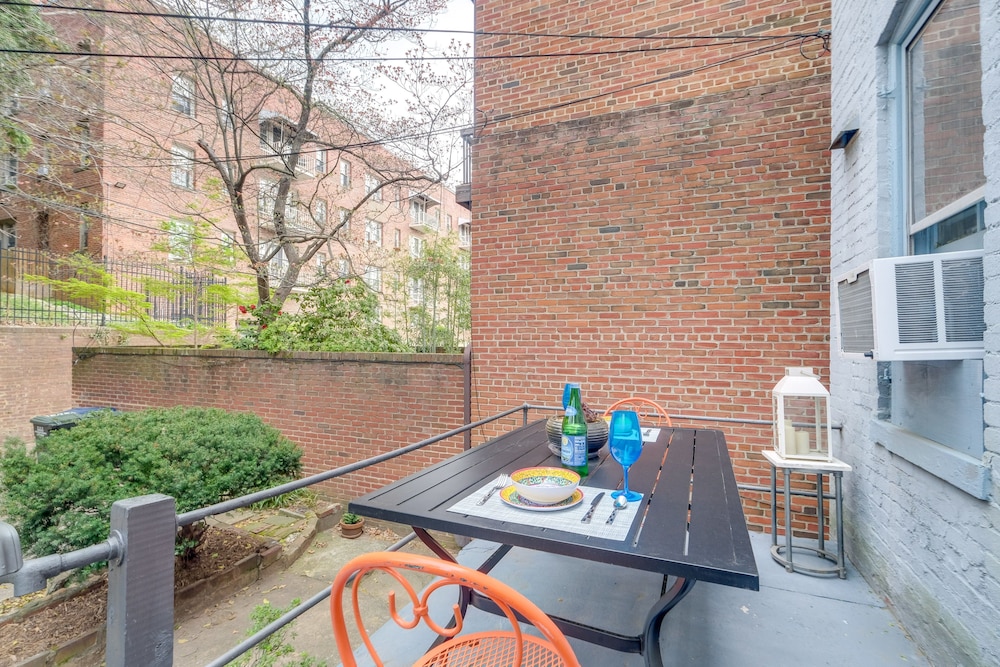 Historic Georgetown Townhome: Walkable Location!