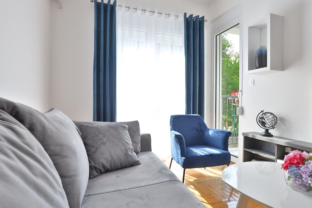 Flat w Balcony 3 min to Beach Near Budva Old Town view 4