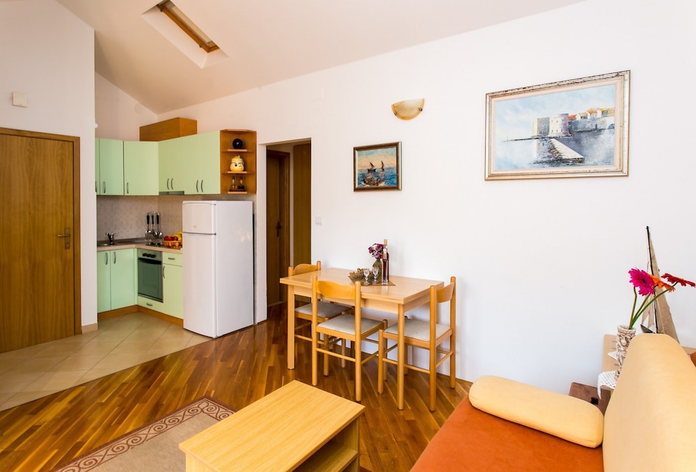 Apartments Miramare & Campara