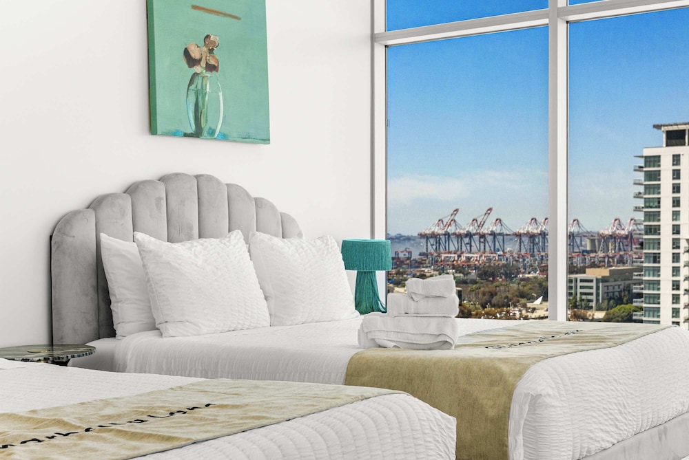 @marbella Lane - Chic 2BR Penthouse w/ Ocean Views