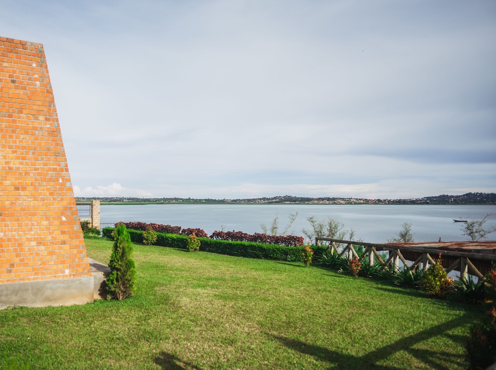 Buvi Lodge