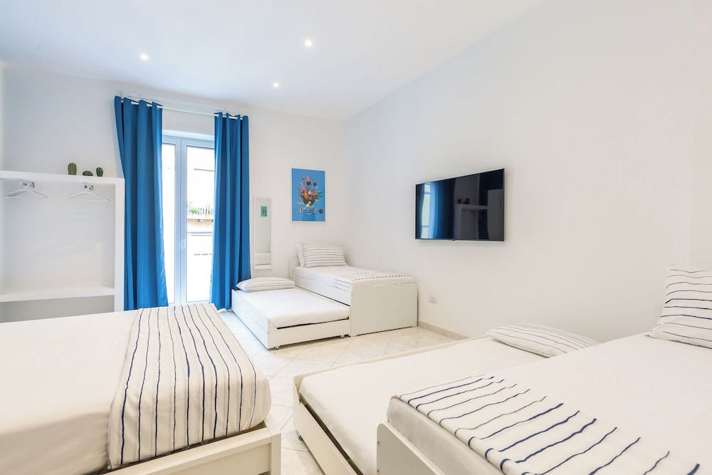 White&Blue Apartment at Sanità by Wonderful Italy