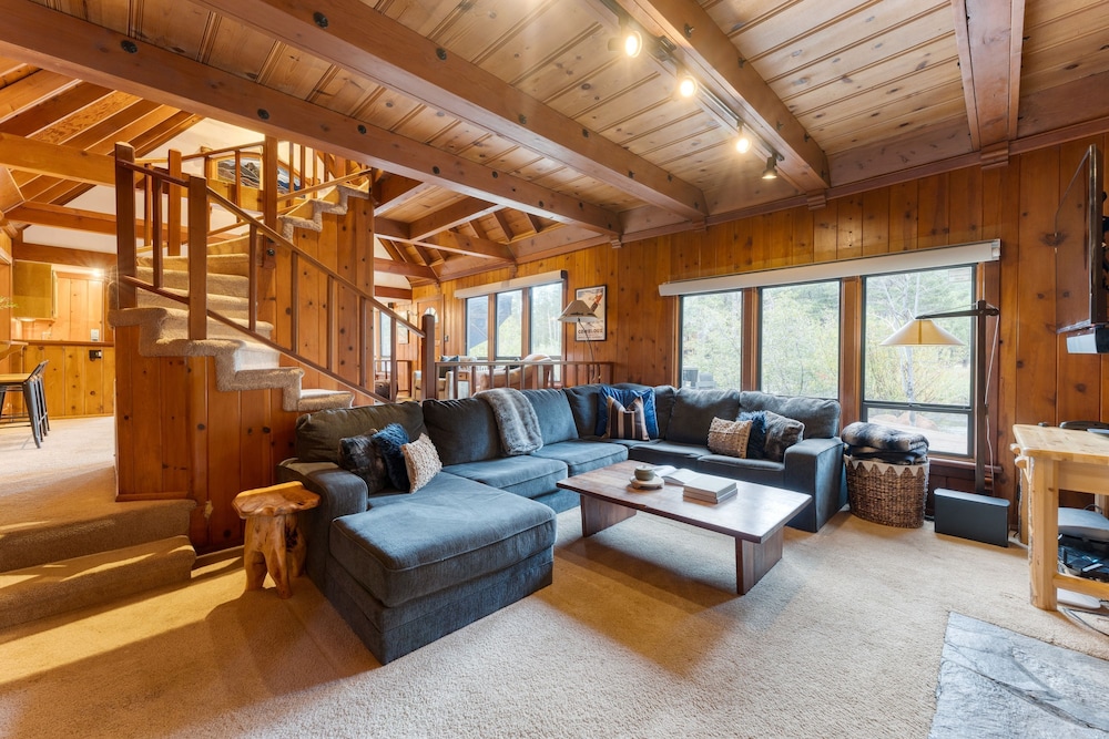 Riversong Lodge by Avantstay Sauna Hot Tub On The Truckee River