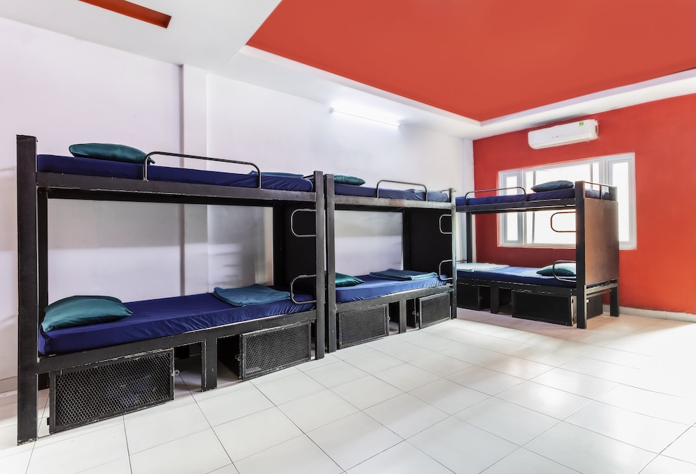 Hangout Hostel HCM