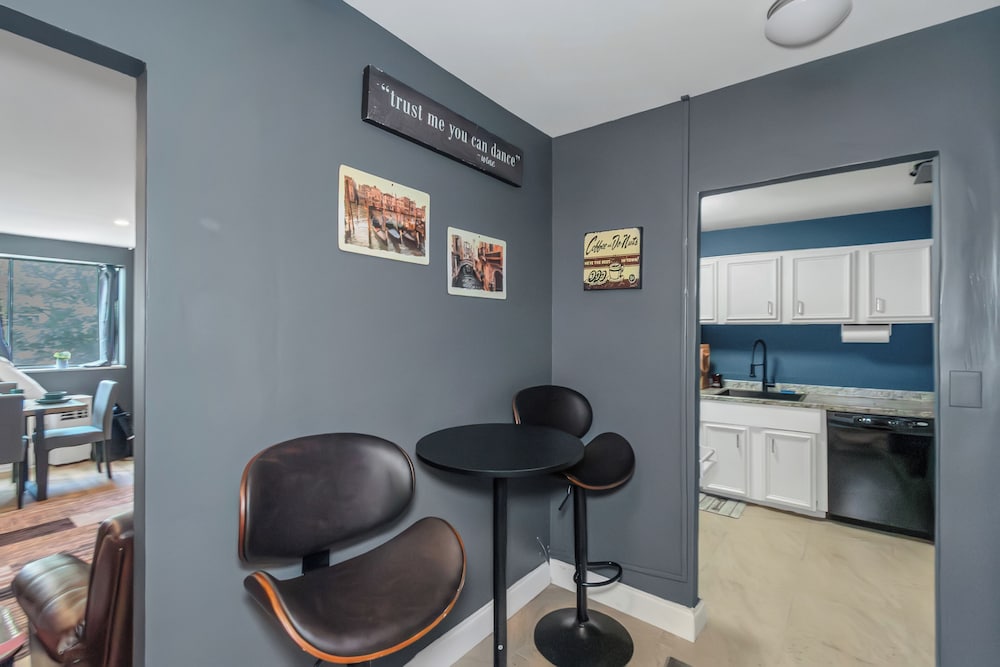 Lux 2BR Condo w/ King Beds DTWN