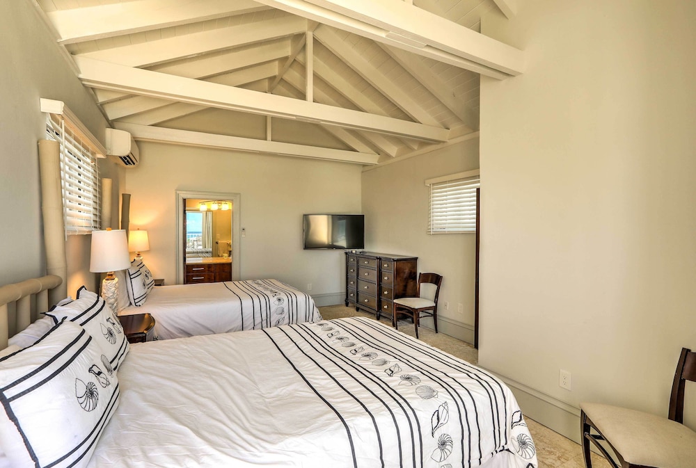 Walk to Beach: St Thomas Condo w/ Balconies