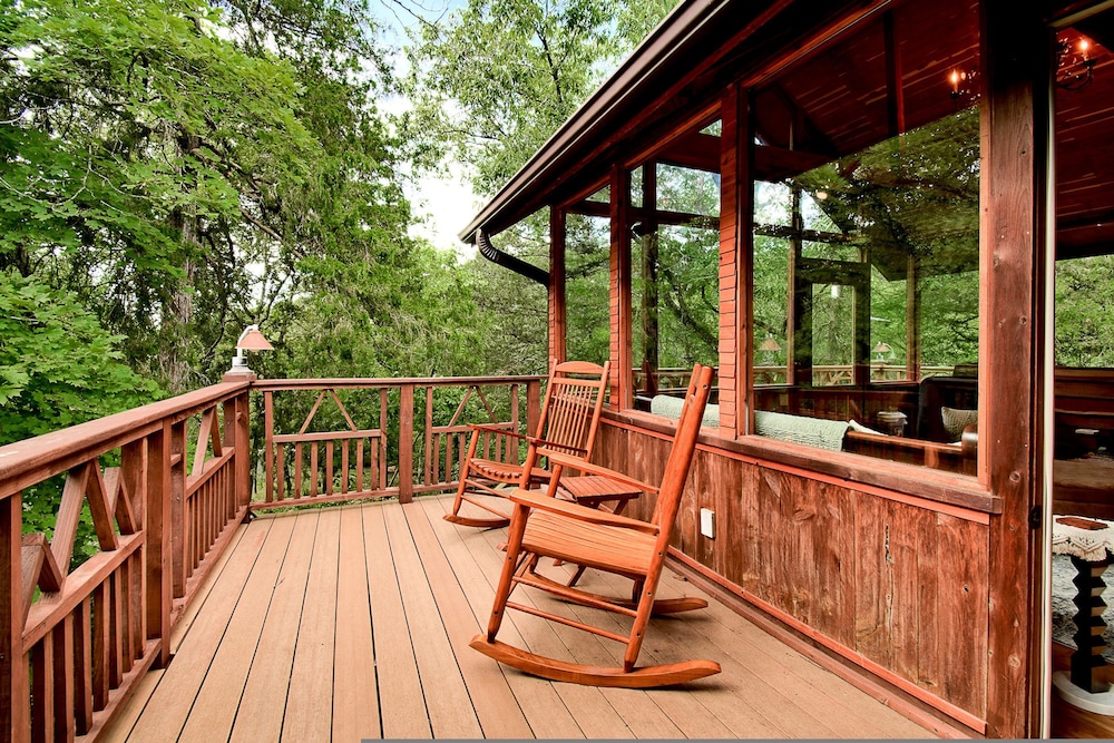 Whispering Hollow in Eureka Springs
