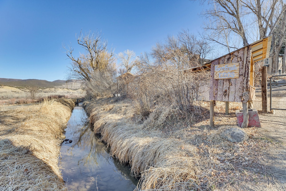 Historic Nature Lovers Cabin on Farm in Paonia!