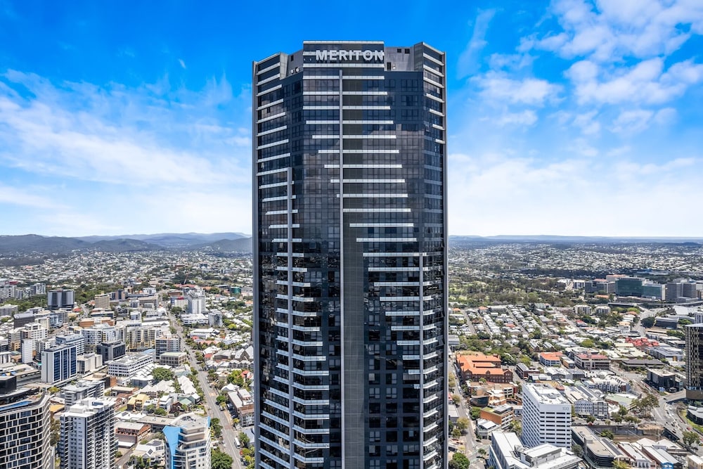 Stunning River View 2-bed With Pool