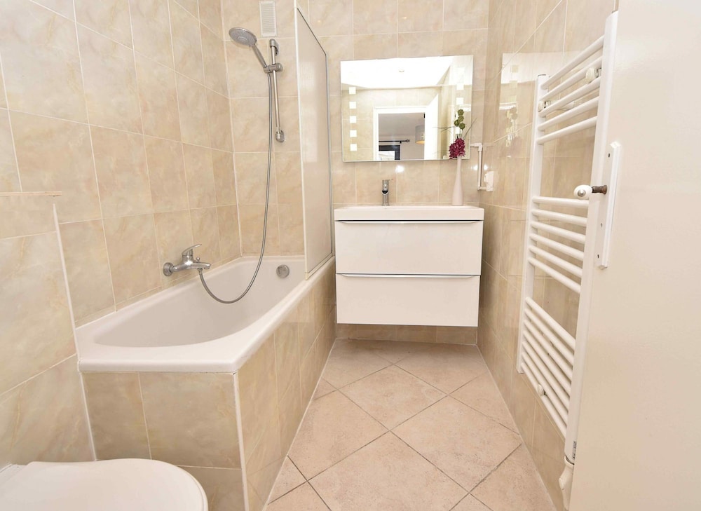 Modern 3 Bedroom 3 Bathroom Apartment for Rent Near Cannes Old Town Walking Distance to Palais - 2000