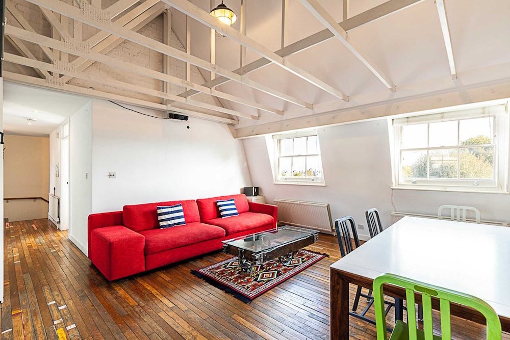 Charming Loft in Islington - Stunning View!