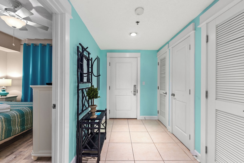 20th Floor Condo! Sleeps 8! Gulf Front Master Suite w/ Beautiful Gulf Views!