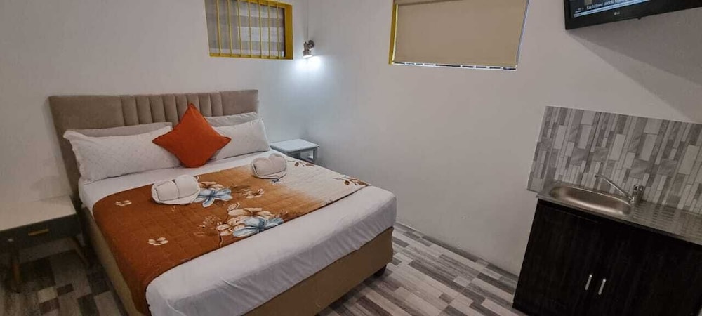 Neo & ruks guest house Boston