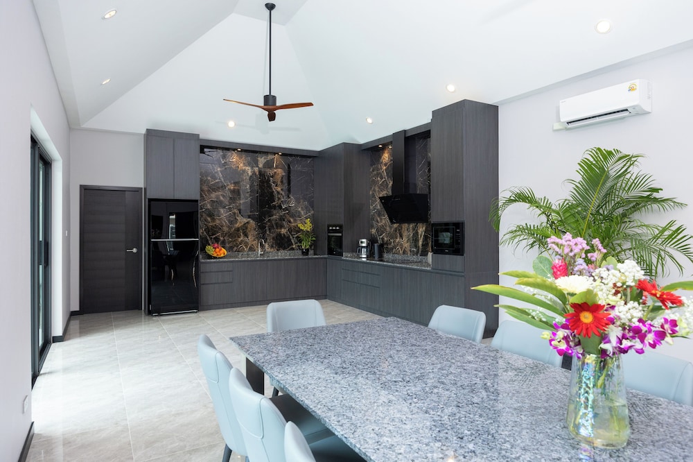Villa Waree minutes to City and Beach
