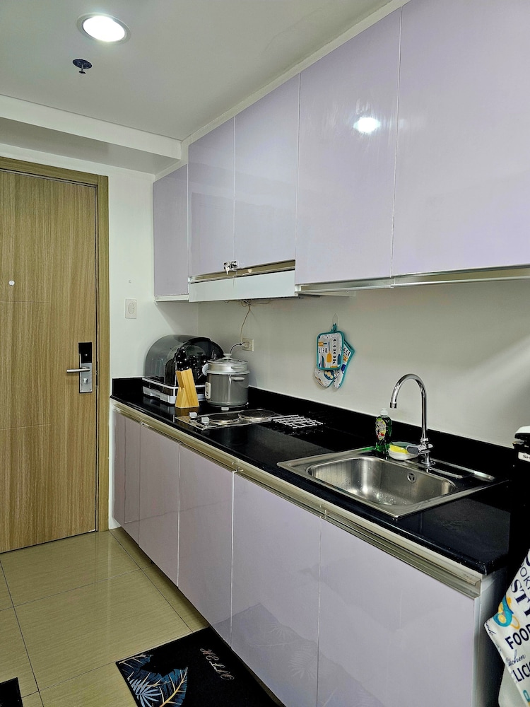 Hannah Crib at Shore Residences