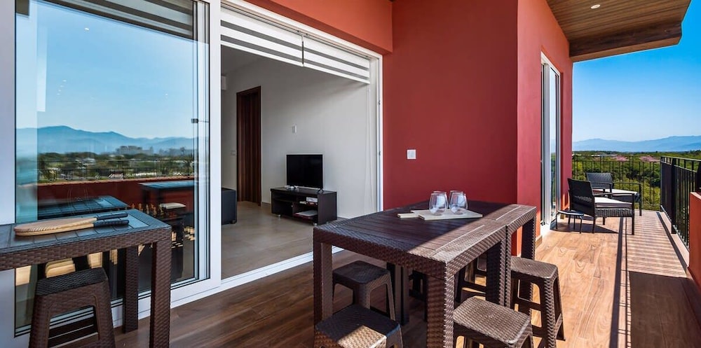 Equipped 3BR House - Pool - Gym - 5 min to Beach