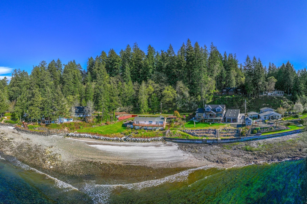 Port Orchard Waterfront Retreat: Steps to Beach! view 4