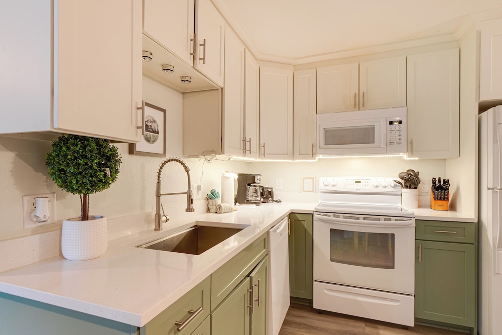 Close to Rocky Mtn Slopes! Cozy Silverthorne Condo