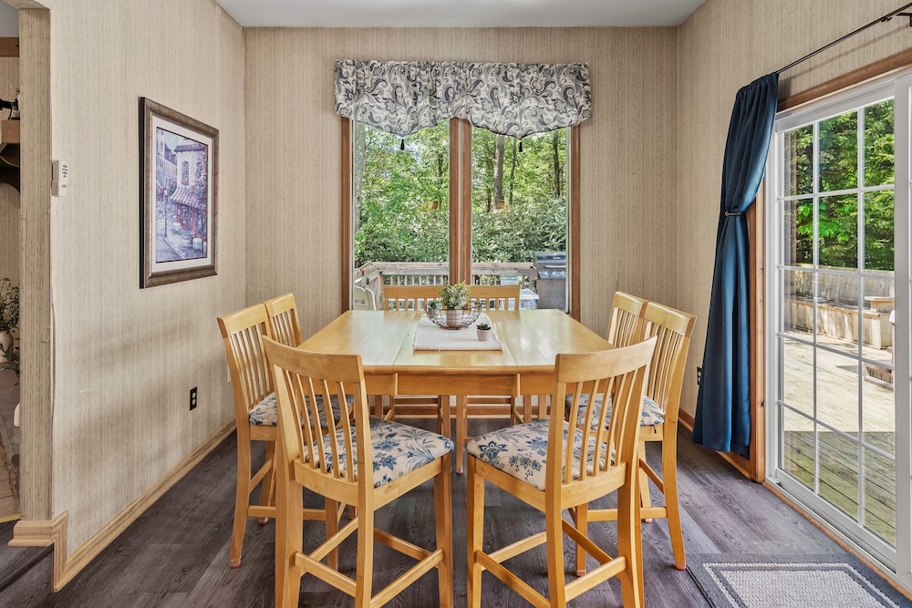 Harmony Ridge by Avantstay Large Deck w Hot Tub Forest Views