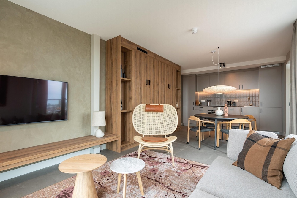 Spacious Apartment in Den Haag With View