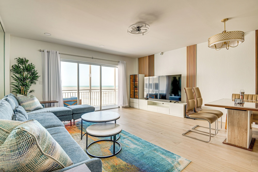 Steps to Ocean: Satellite Beach Condo w/ Balcony