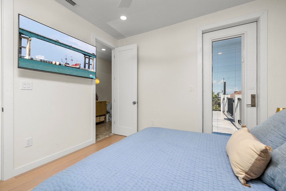 Miramar House, 120 E. Constellation 6 Bedroom Home