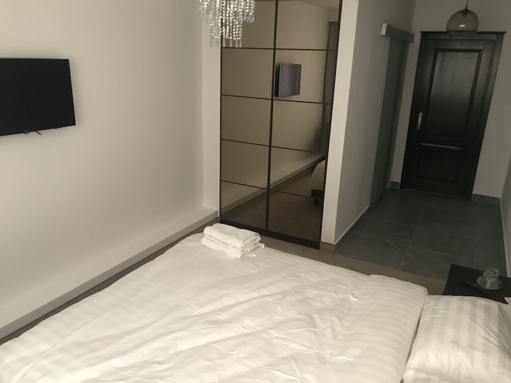 Carla Residence