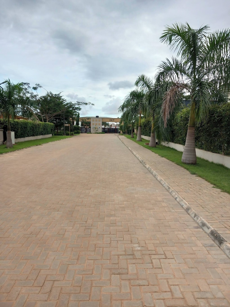 Serene Oasis in East Legon Hills - Chic 2 Bedroom Retreat