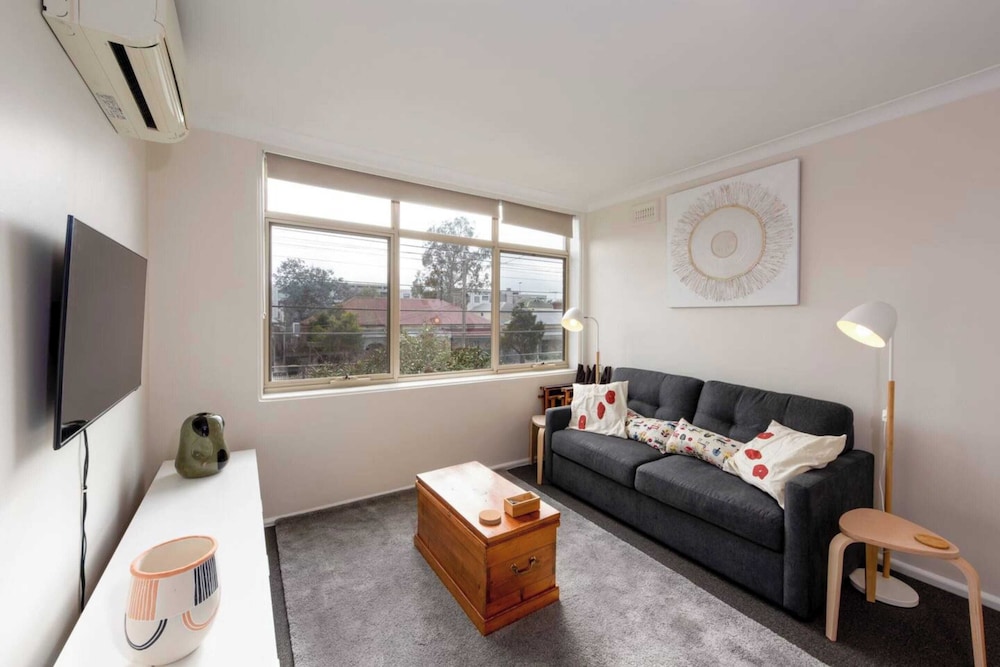 Bright & Comfortable 1BR Unit in Trendy Brunswick!