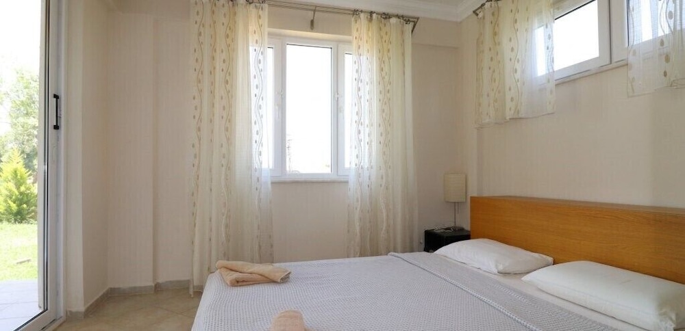 Villa TR07 by Joylettings view 3