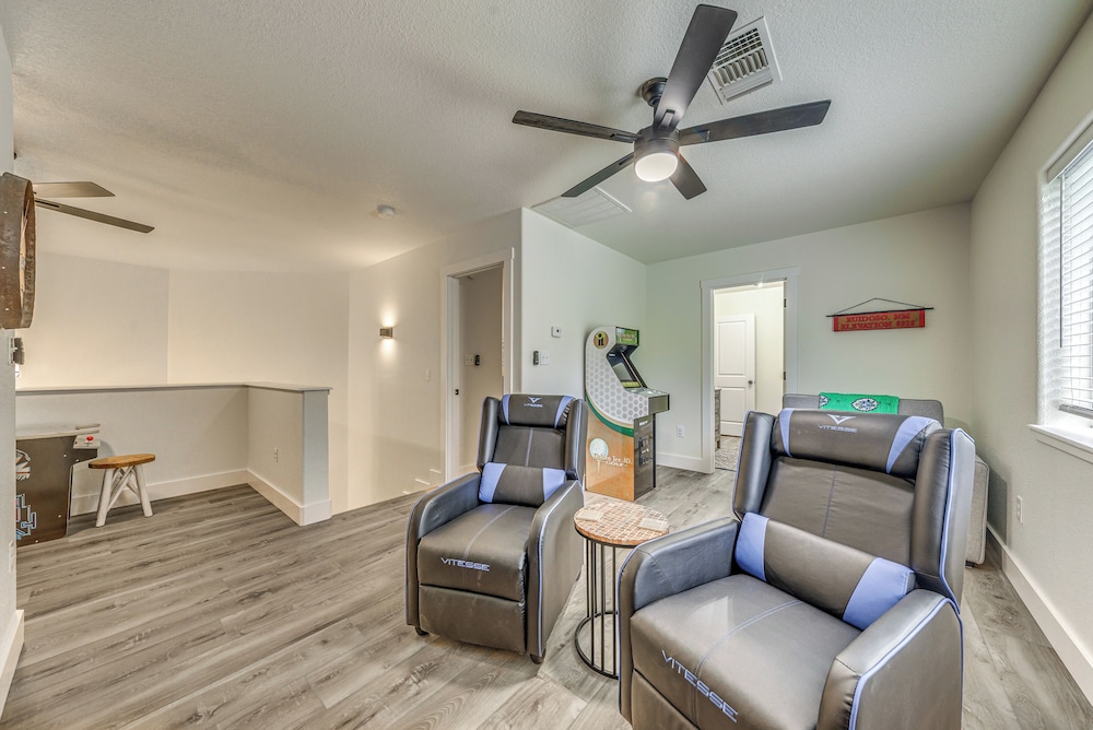 1 Mi to Grindstone Lake: Modern Ruidoso Retreat!