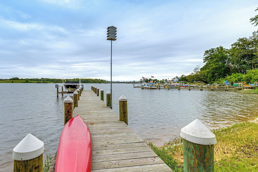 Patio & Water Views: Serene Bohemia River Escape!