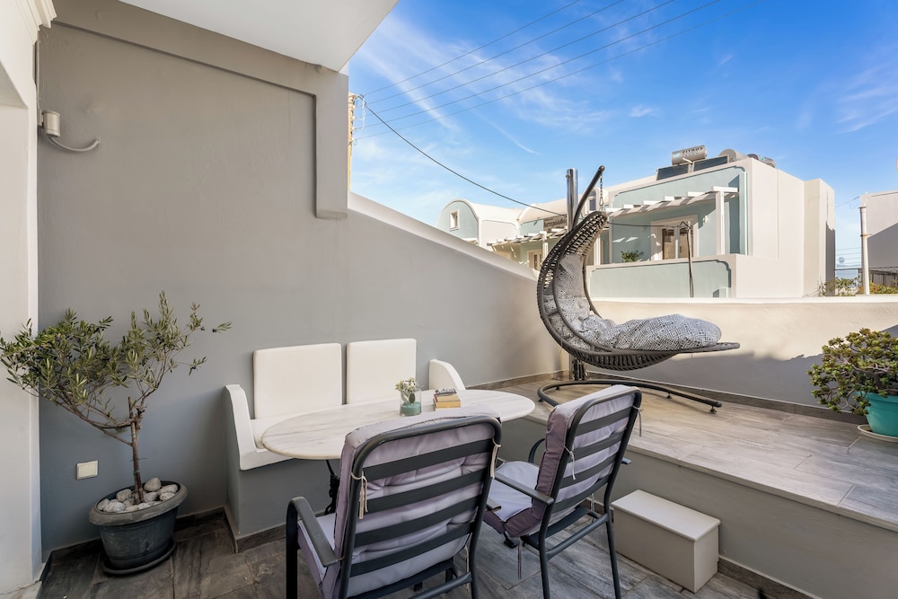Oasis Suites Fira