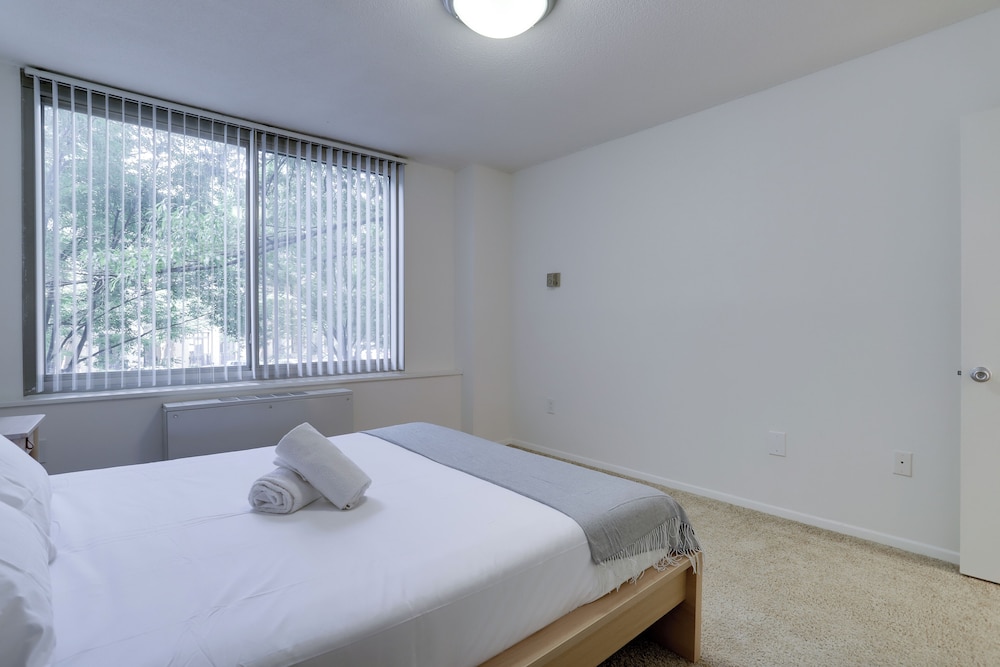 Crystal City Comfortable Apartments