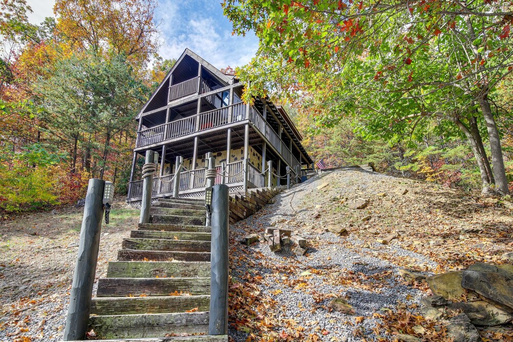 Above & Beyond Pigeon Forge Cabin w/ Prime Views! view 5