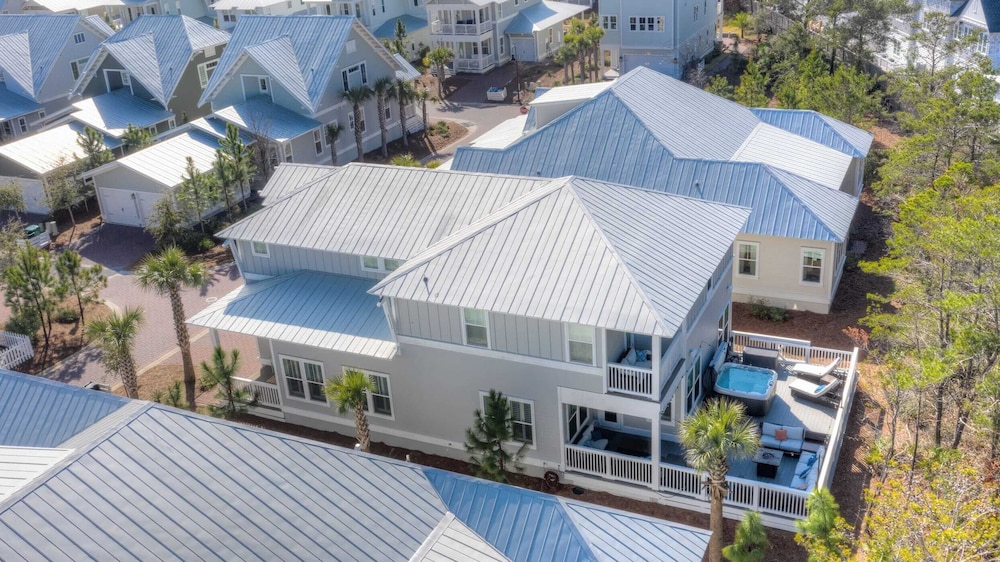 Coconut Cove by Avantstay Deck w/ Hot Tub, Access to 2 Pools