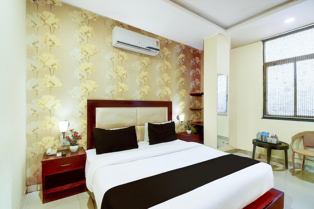 Luxury Stays With Pool Near Akshardham Temple