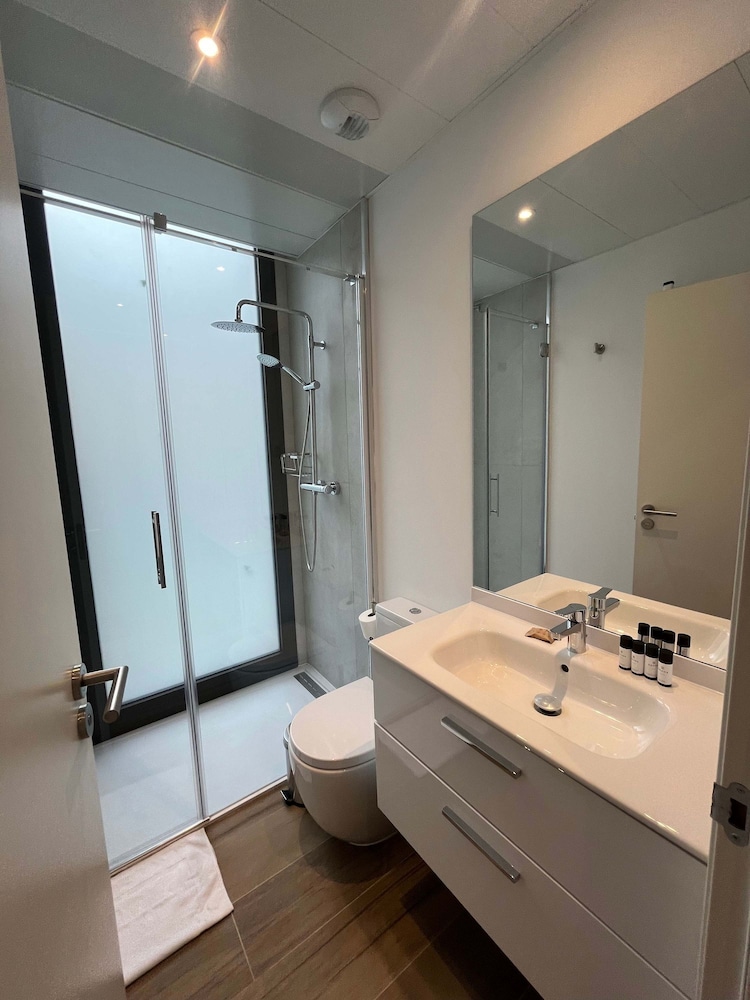 w Chic Urban 3BR w Sunny Terrace in Chueca