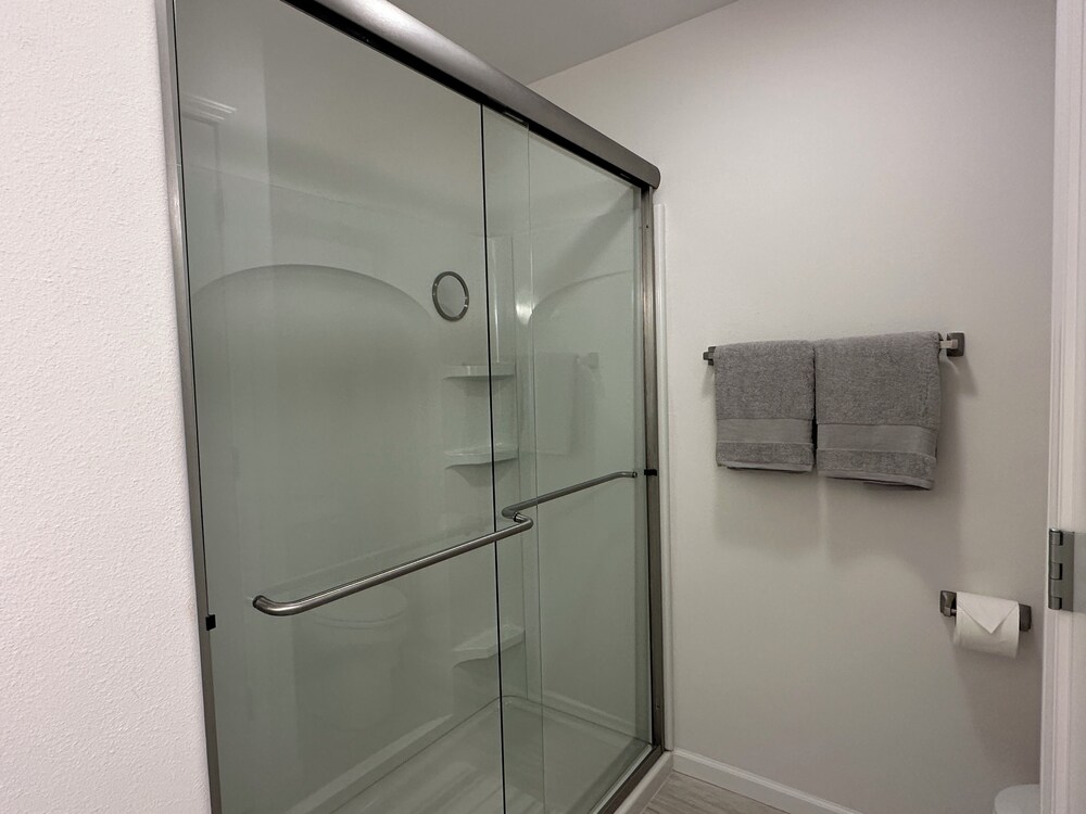Central Location, Pool Access & Breathtaking Views