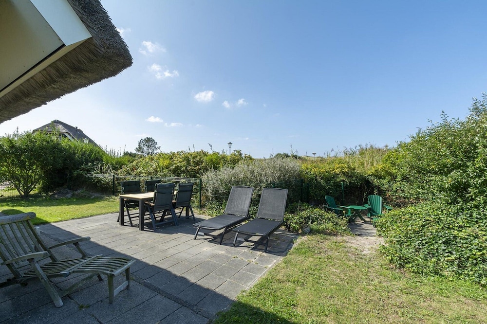 Atmospheric Detached Villa Near Beach