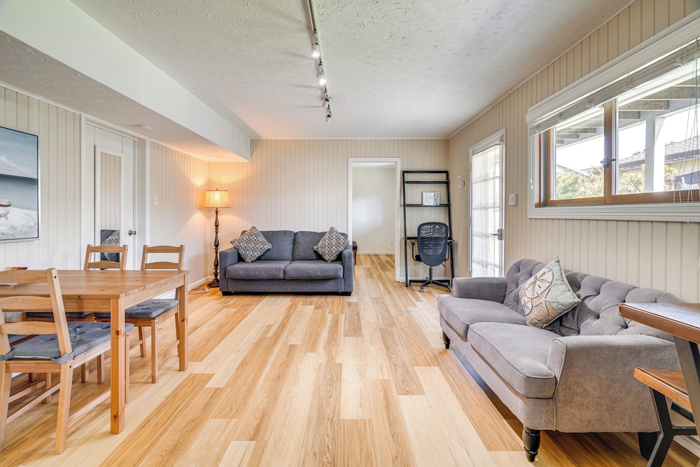 Walk to Poplar Beach: Cozy Coastal Getaway w/ Yard