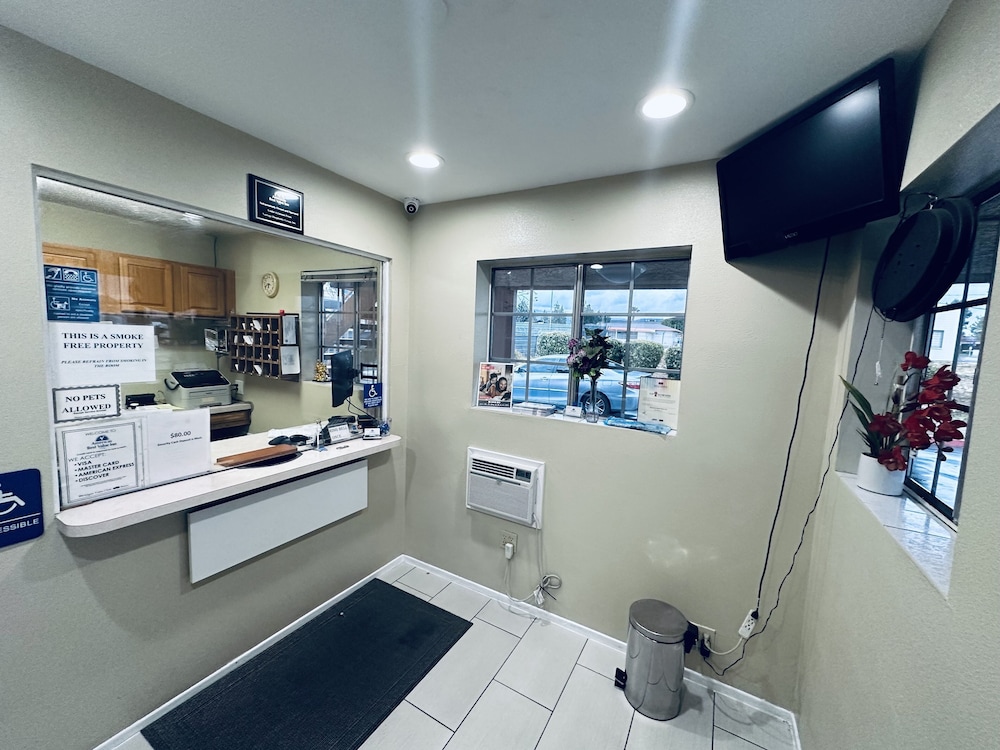 Americas Best Value Inn Calimesa view 5