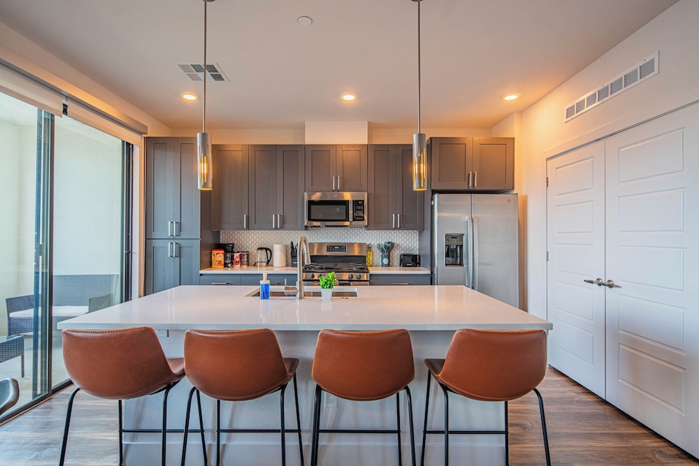 ROVE LIVING/KB - Scottsdale Grand